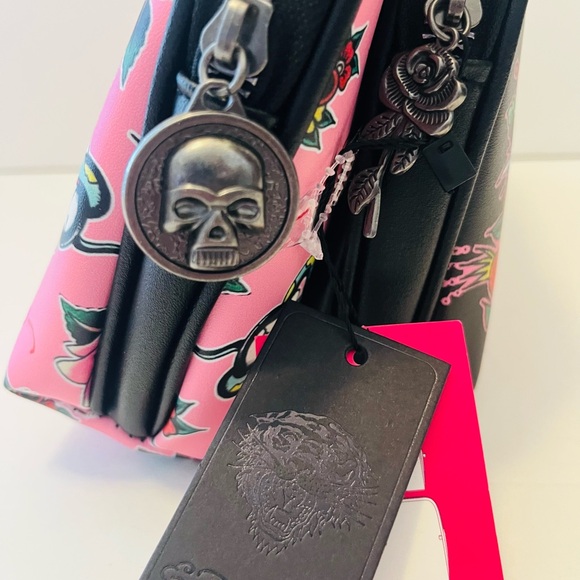 Ed Hardy 2 Piece Cosmetic Set Skull with Butterfly Wings Hearts Roses Snake Bird - Picture 3 of 12